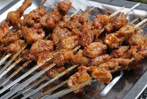 吃烧烤时，如何选择合适的饮料搭配