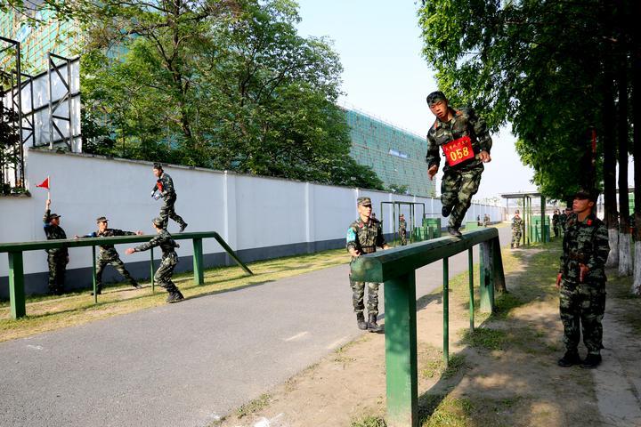 国内女子越野跑第一人——打破极限，展现无尽毅力