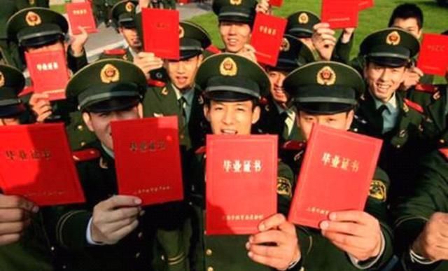 全军军官待遇，构建合理激励机制，促进军队现代化建设