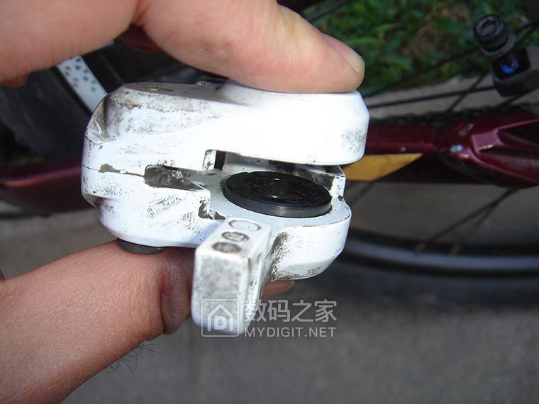 山地车油刹夹器拆解详解